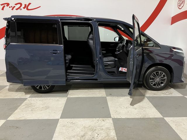 VOXY HYBRID 4WD