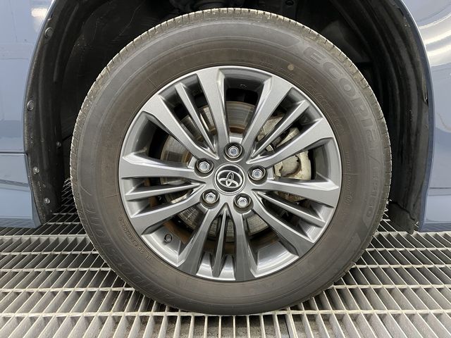 VOXY HYBRID 4WD
