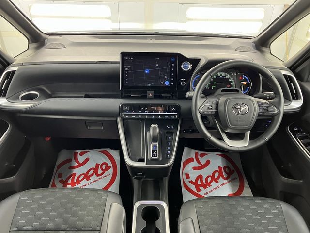 VOXY HYBRID 4WD