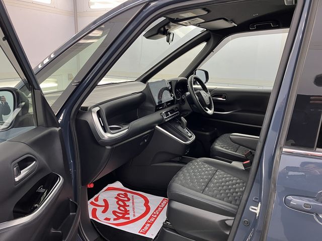 VOXY HYBRID 4WD