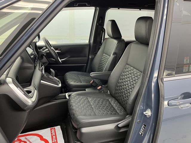 VOXY HYBRID 4WD