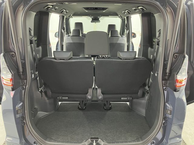 VOXY HYBRID 4WD
