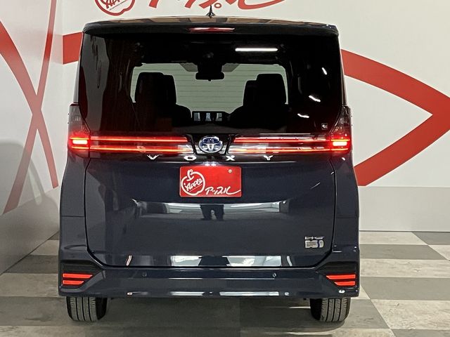 VOXY HYBRID 4WD