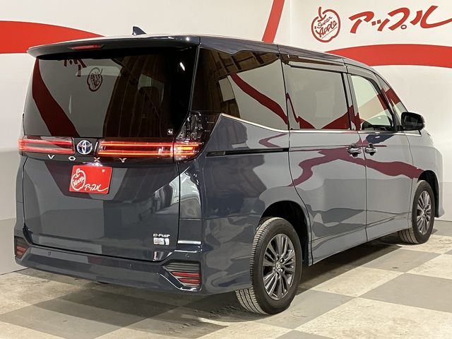 VOXY HYBRID 4WD