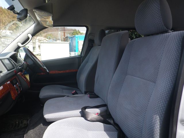 HIACE COMMUTER