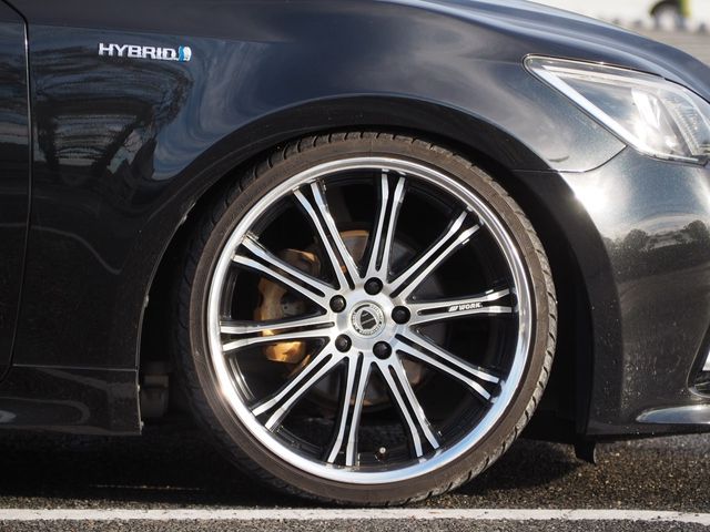 CROWN sedan hybrid