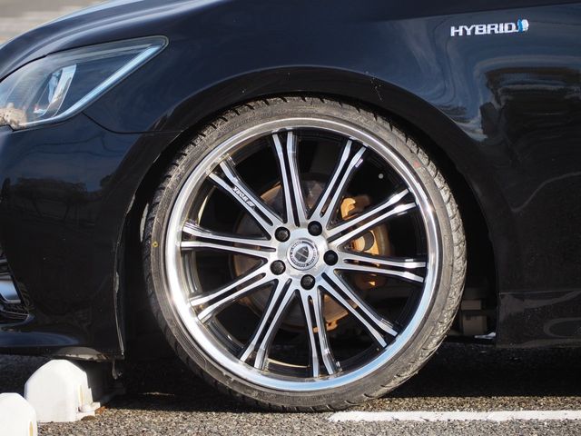 CROWN sedan hybrid