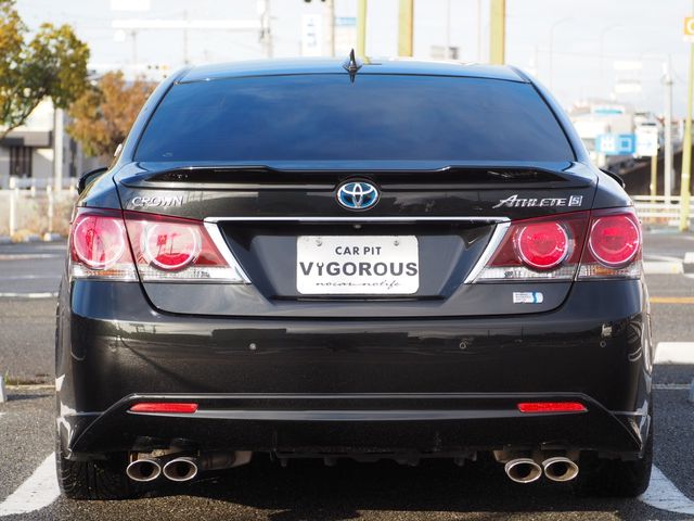 CROWN sedan hybrid