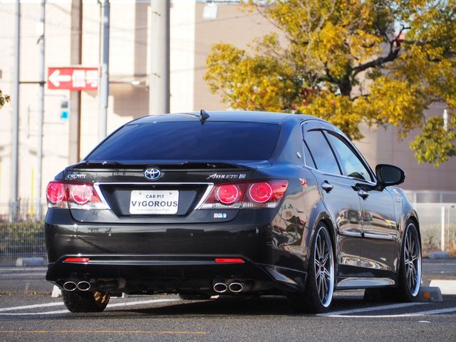 CROWN sedan hybrid