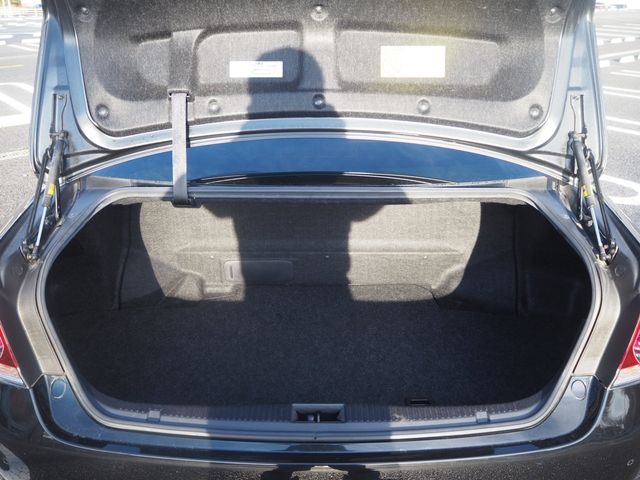 CROWN sedan hybrid