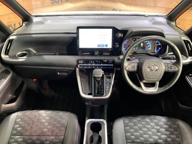 VOXY HYBRID