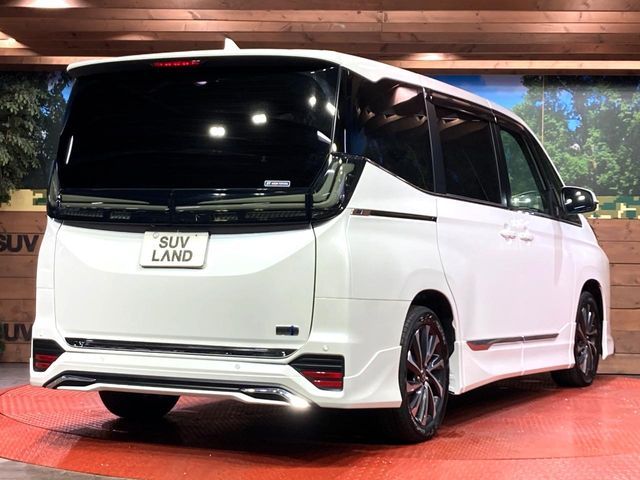 VOXY HYBRID