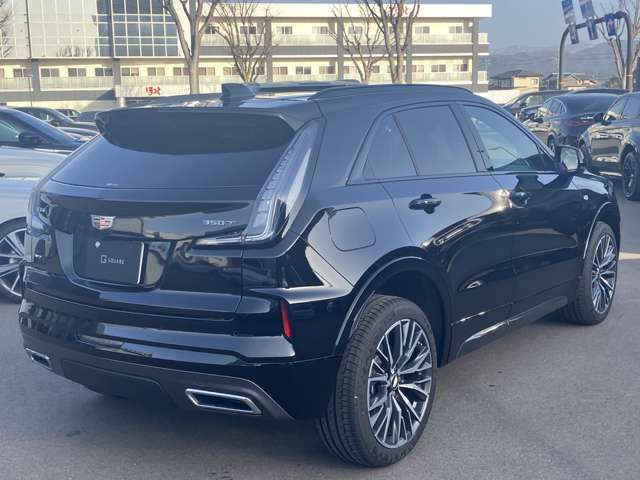 CADILLAC XT4