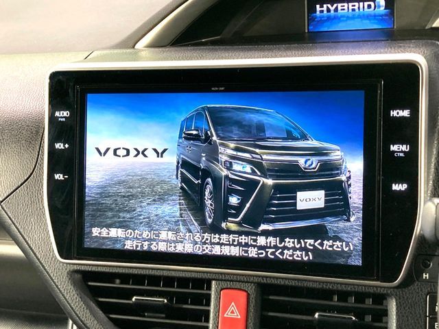 VOXY HYBRID