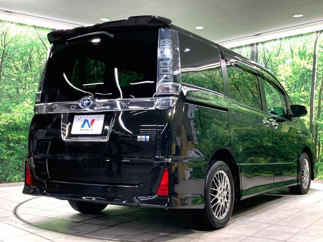 VOXY HYBRID