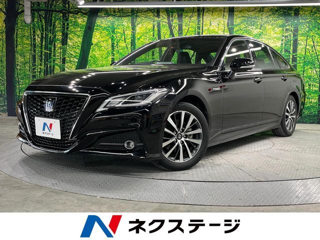 CROWN sedan hybrid