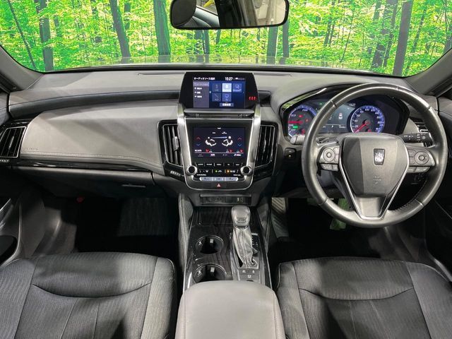 CROWN sedan hybrid