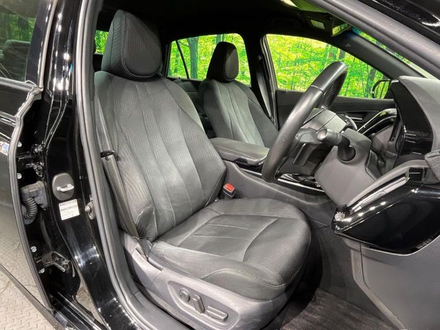 CROWN sedan hybrid