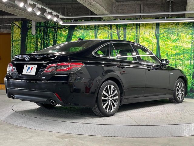 CROWN sedan hybrid