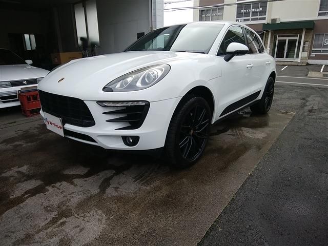 PORSCHE Macan