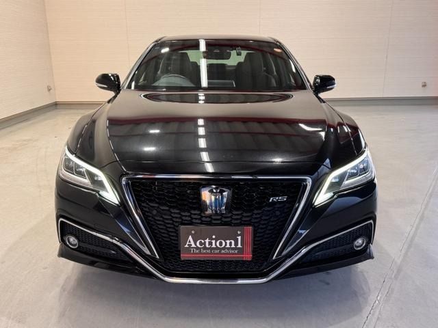 CROWN sedan hybrid