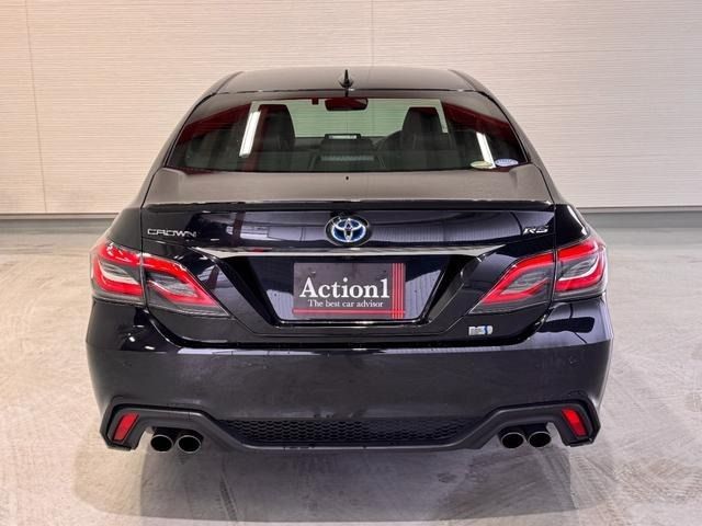 CROWN sedan hybrid