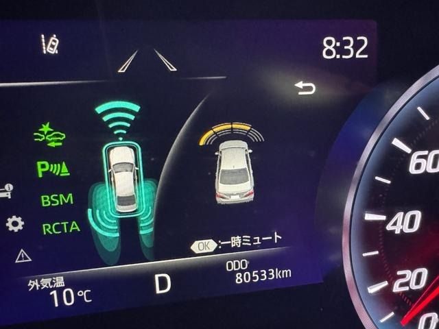 CROWN sedan hybrid