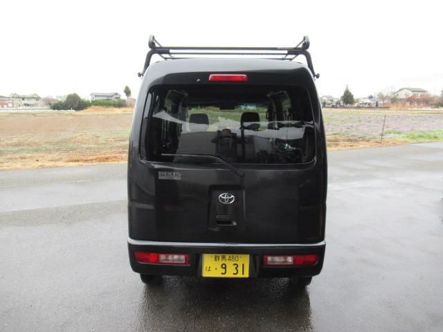 PIXIS 4WD van