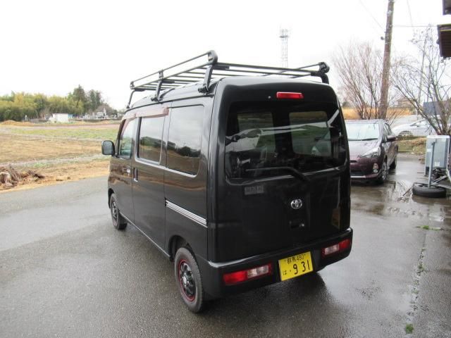 PIXIS 4WD van