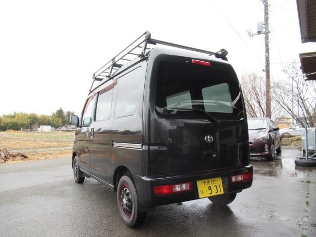 PIXIS 4WD van