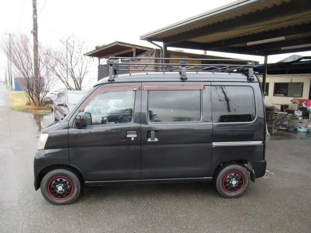 PIXIS 4WD van