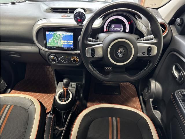 RENAULT TWINGO