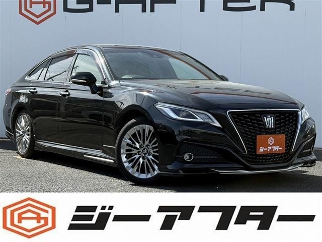 CROWN sedan hybrid