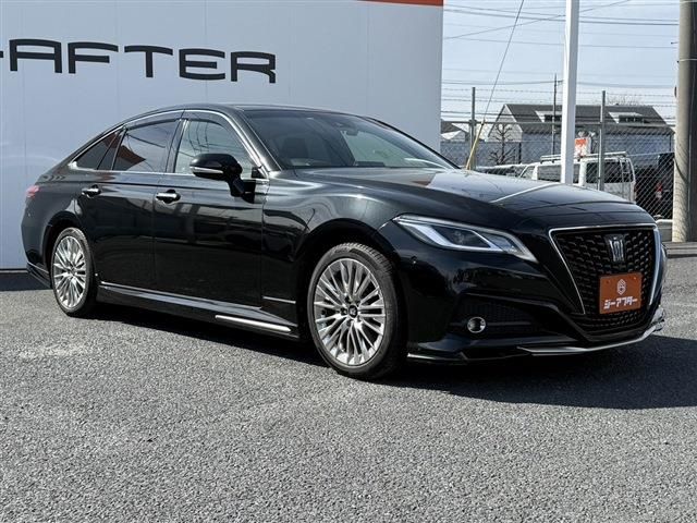 CROWN sedan hybrid