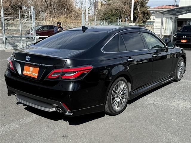 CROWN sedan hybrid