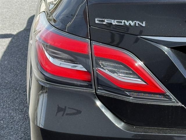 CROWN sedan hybrid