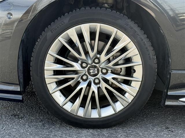 CROWN sedan hybrid