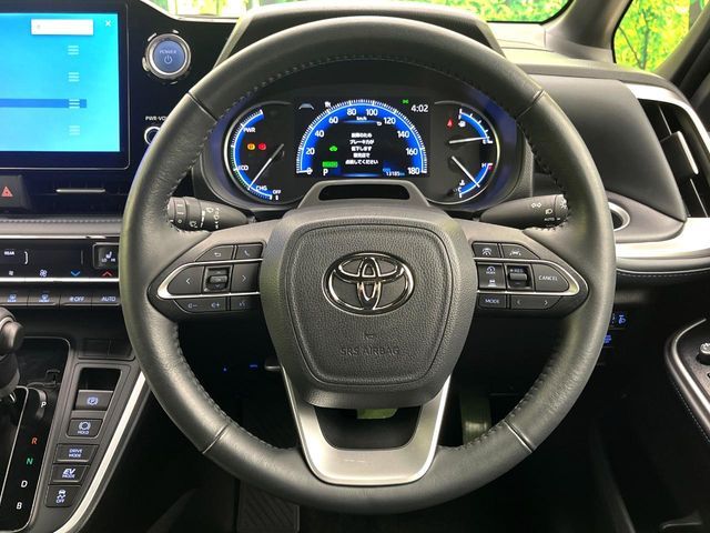 VOXY HYBRID