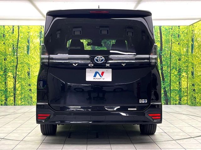 VOXY HYBRID