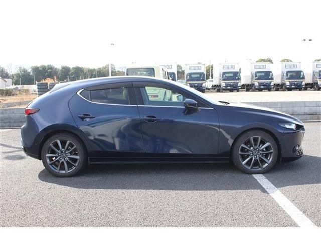 MAZDA3 FASTBACK