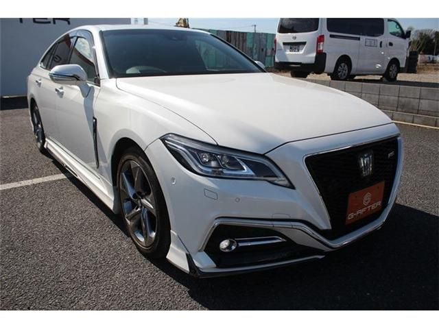 CROWN sedan hybrid