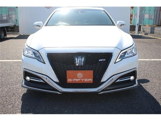 CROWN sedan hybrid