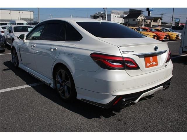 CROWN sedan hybrid