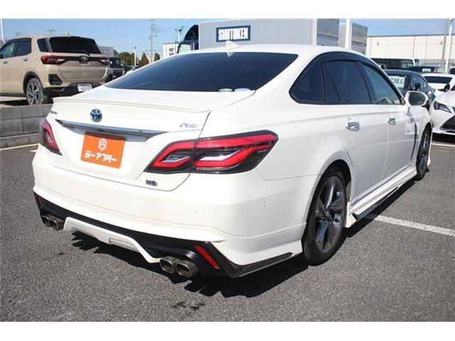 CROWN sedan hybrid