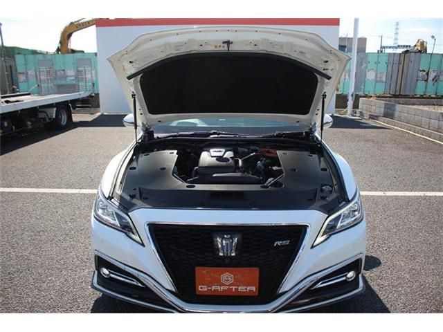CROWN sedan hybrid