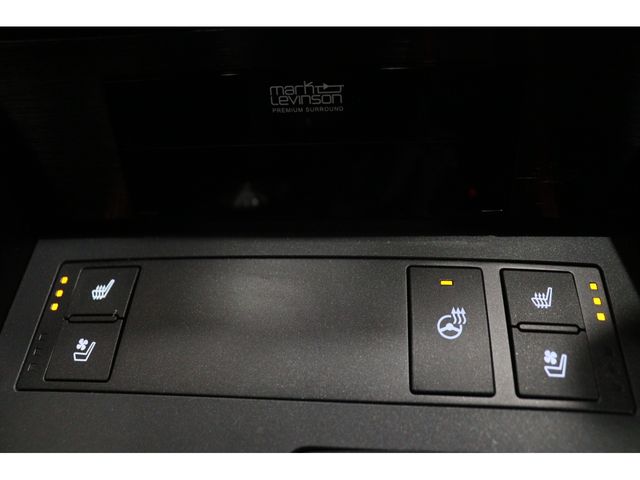 LEXUS IS300h