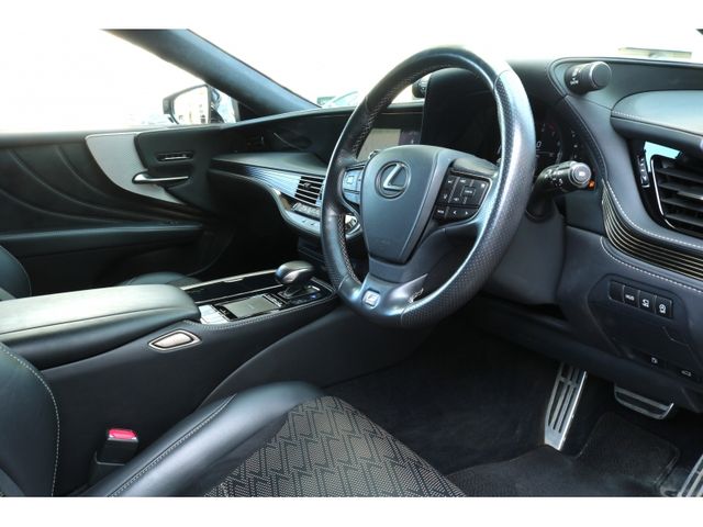 LEXUS LS500 4WD