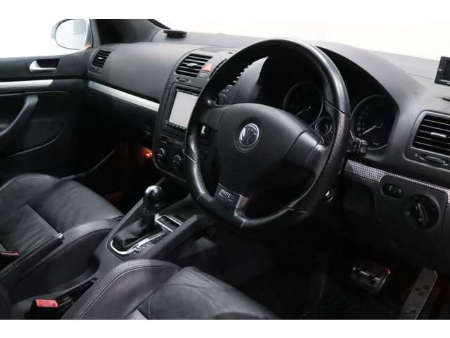 VOLKSWAGEN GOLF 4WD