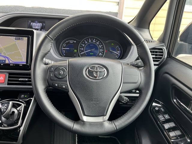 VOXY HYBRID
