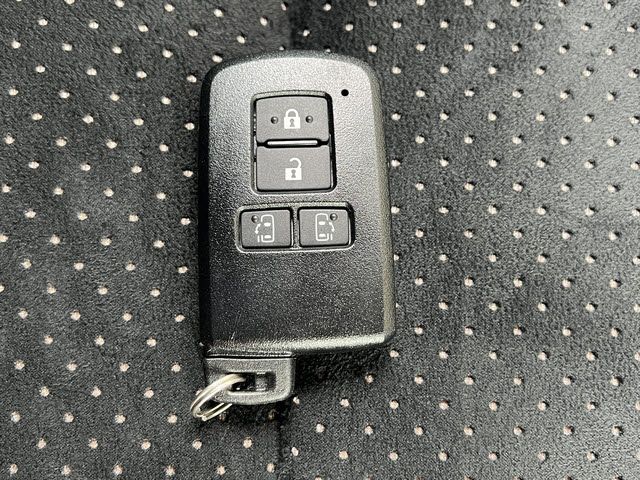 VOXY HYBRID
